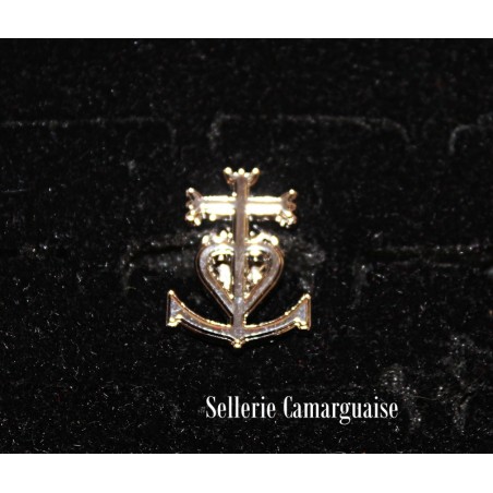 Pin's orné de la Croix de Camargue